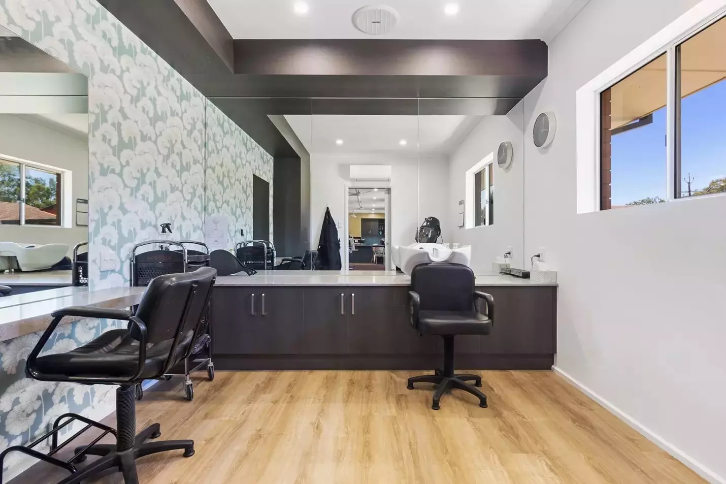 Resthaven Queenstown ‘Westport’ Retirement Living offers 62 two bedroom units within meticulously maintained gardens and lush rose bushes just 10 kilometres from Adelaide's CBD