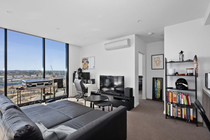 Great Location, Modern & Professional Lifestyle!