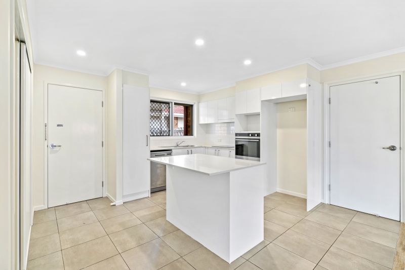 Highly Sought After !!
Beautiful two-bedroom, 1 bathroom villa with attached double garage