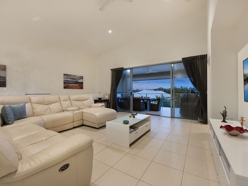 Luxury, Landing living