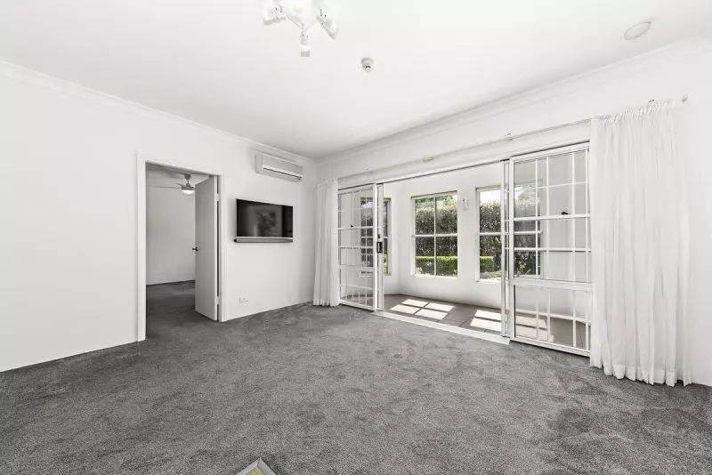 BEAUTIFULLY RENOVATED, MODERN THROUGHOUT