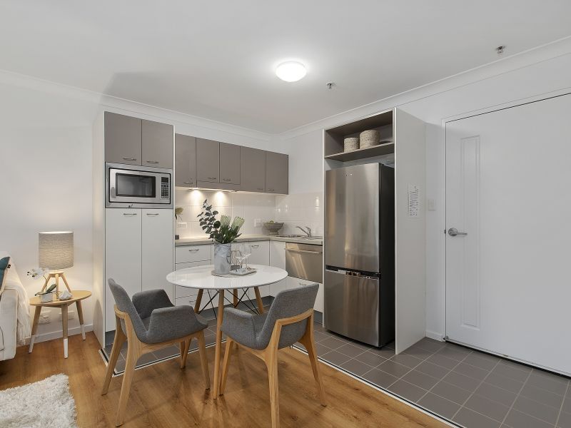 Inviting, well-presented 1-bedroom home with minimal upkeep