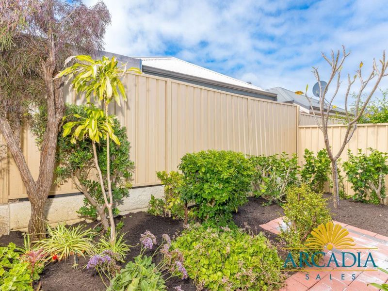 ARCADIA WATER MANDURAH - Hop, Skip & a Jump From The Club House...