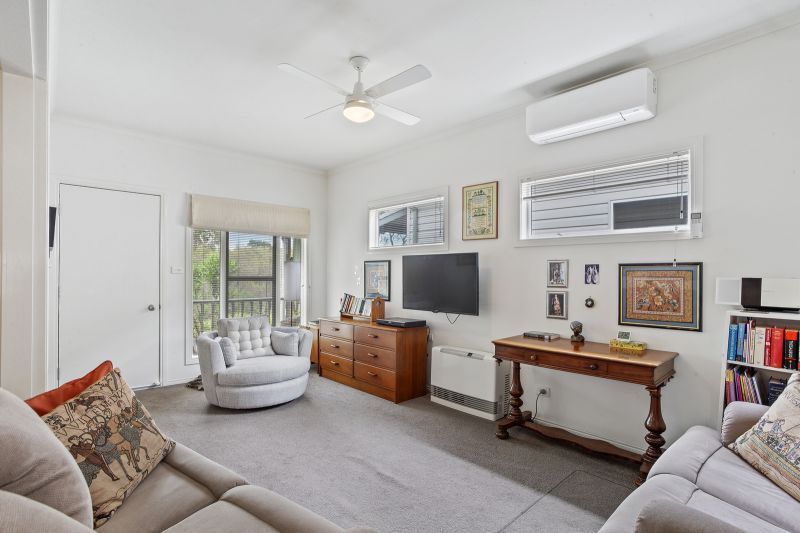 Beautifully presented 2 bedroom home!