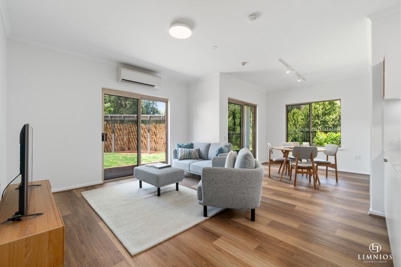 CURRENTLY UNDER OFFER. Fabulous garden apartment!