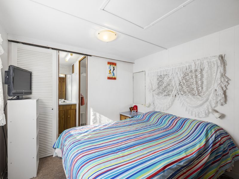 Priced to Sell - Spacious 2 Bedroom Residence – just a short stroll to beach, river & lagoon!