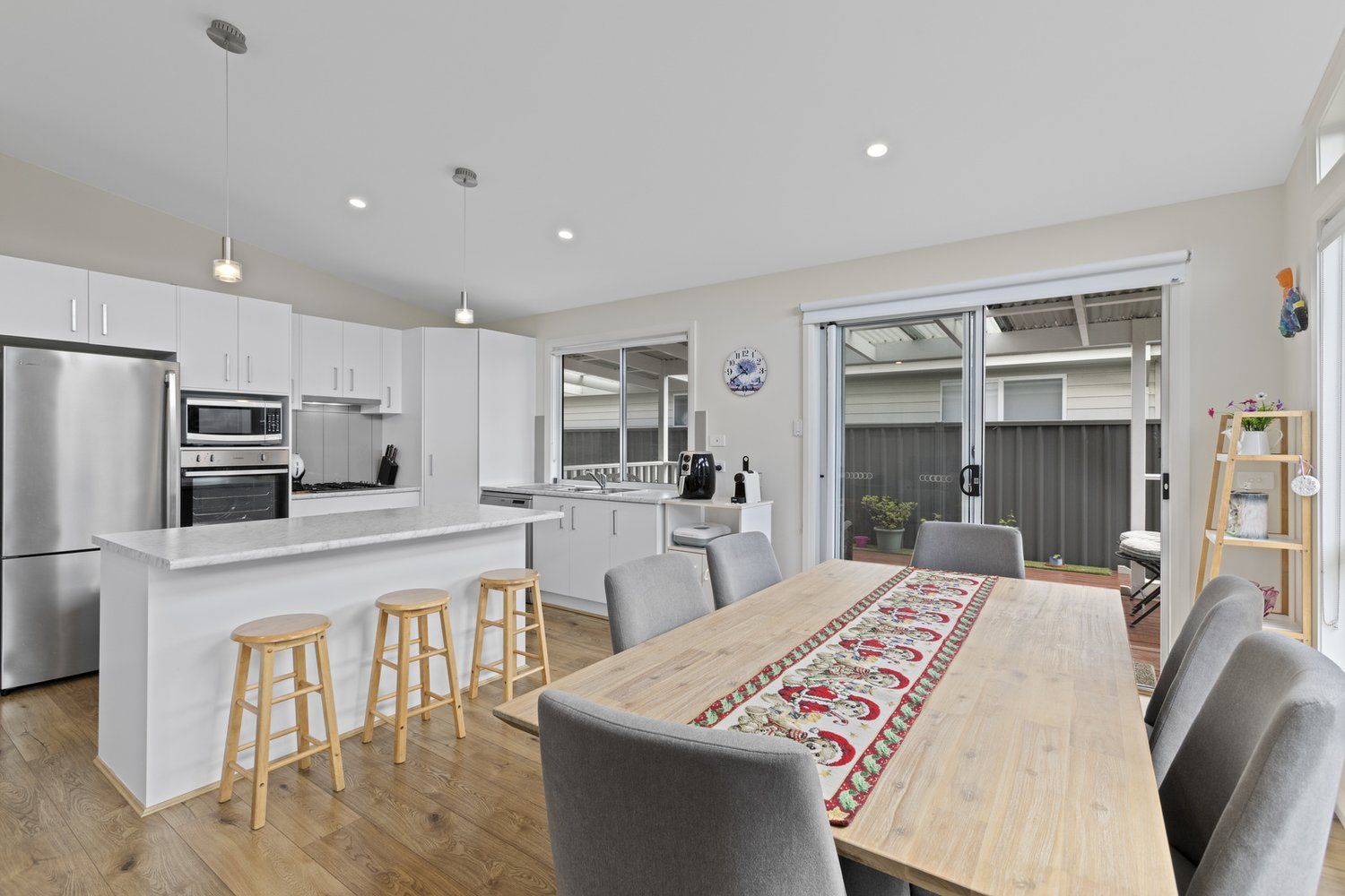 Spacious Modern Home with Entertainer’s Deck