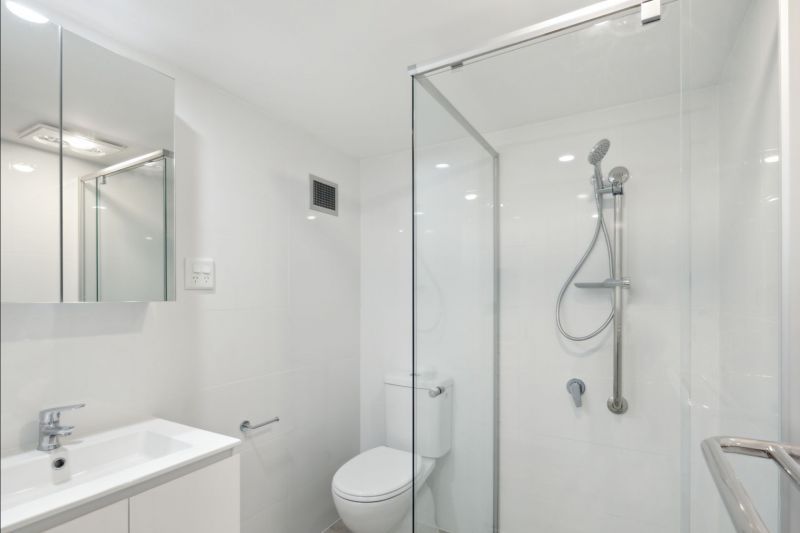 Serene top-floor one-bedroom apartment