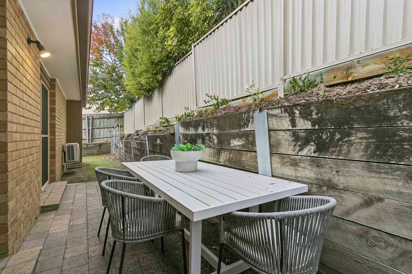 Beautifully refurbished 2-bed plus study villa