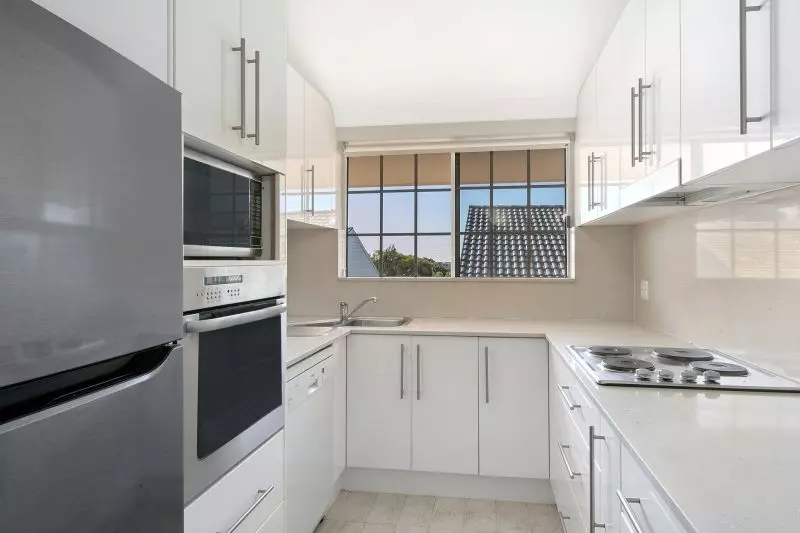 Perfectly located 3 bedroom unit with easy ramp access and glorious views.