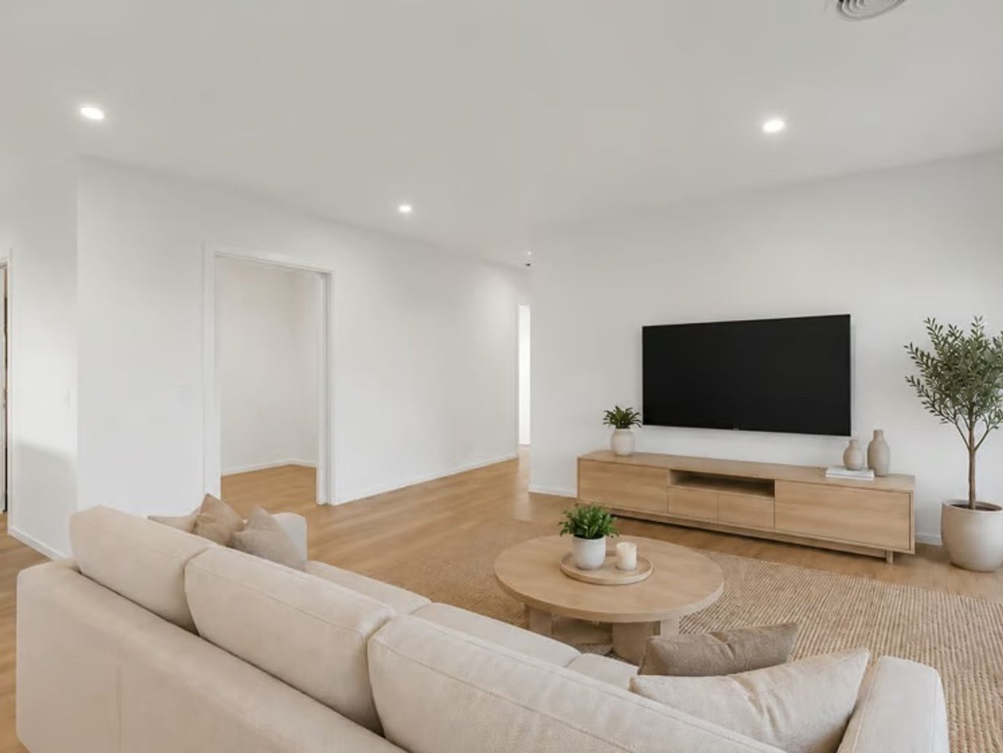 Lifestyle Communities Woodlea - Step into the welcoming Edwin