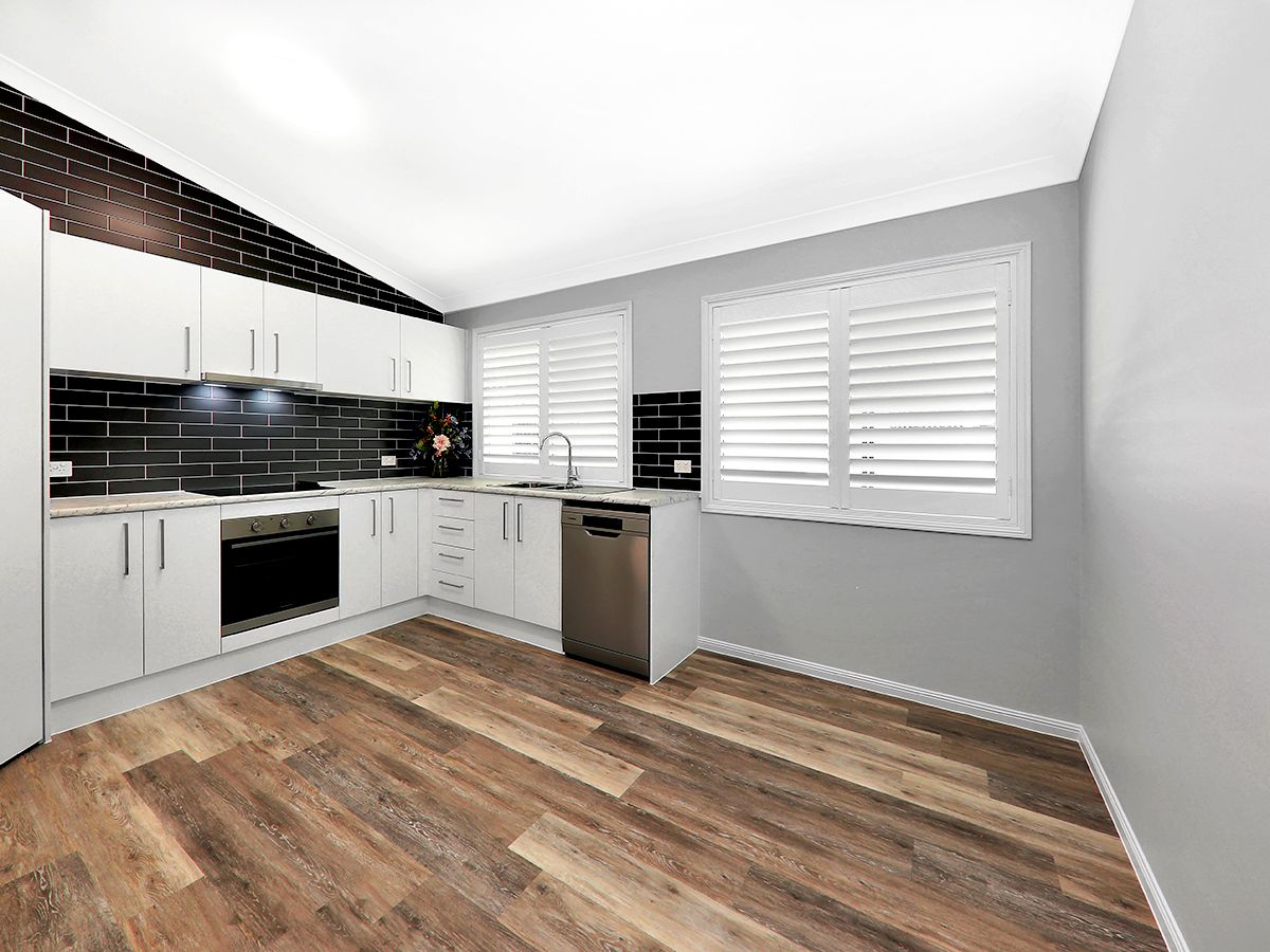 Villa - 2 Bedroom + Enclosed Sun Room + Renovated - SOLD!