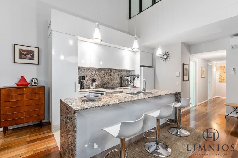 Warehouse Terrace Style Apartment With 3 Bedrooms Plus a Study!!