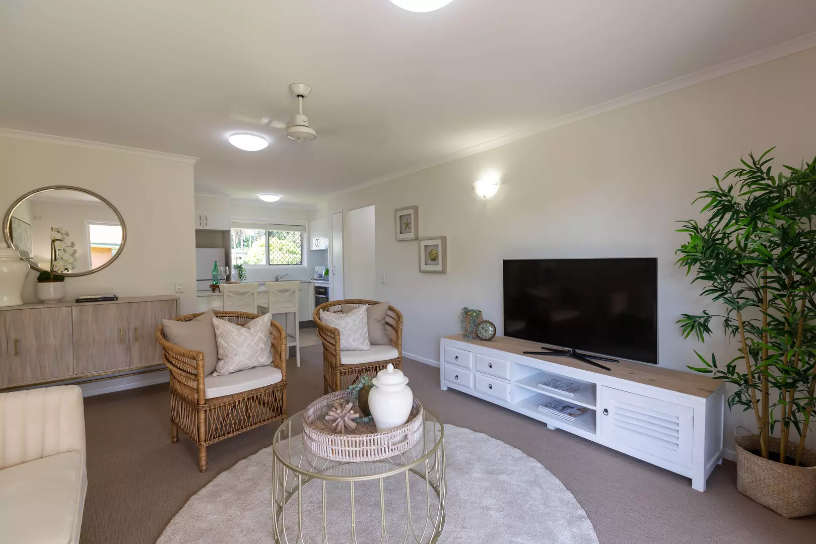 1 bedroom renovated unit - ready to move in now! 