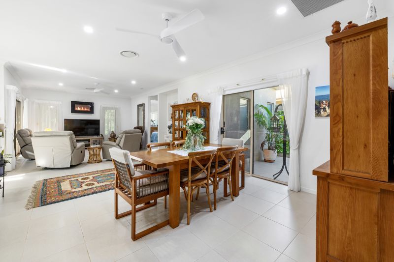 Natural Bushland Retreat- Luxury 3 bedroom Home with Study