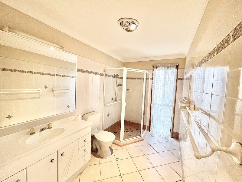 3-bedroom Home with bushland views - GREENBANK GARDENS