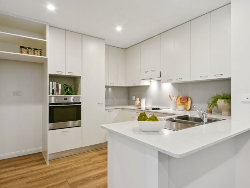 Bright and Light Retreat with Leafy Terrace Outlook