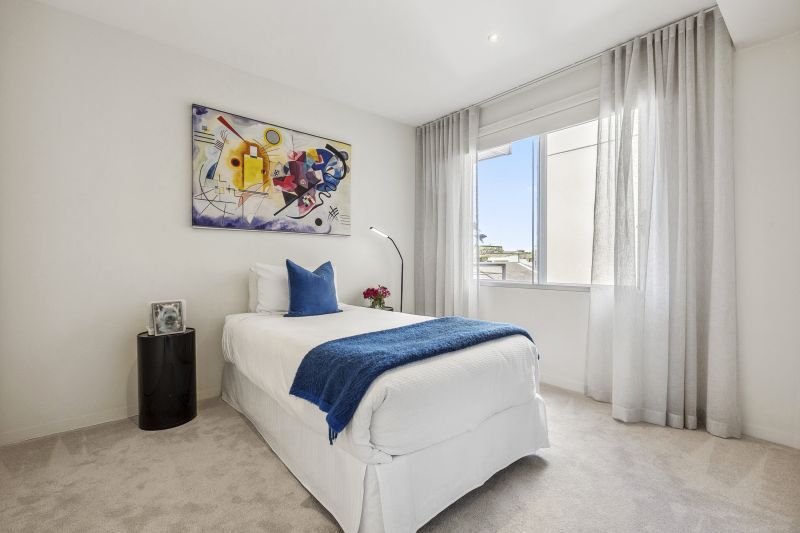 Spacious, north-facing 2-bedroom apartment!