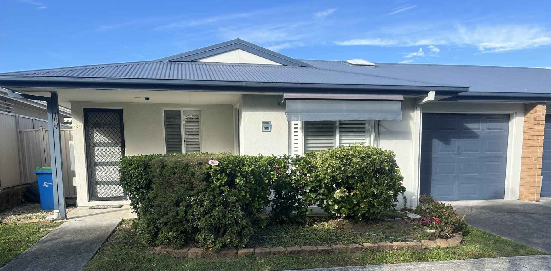 Lovely 2 Bedroom Home Close to the Country Club
