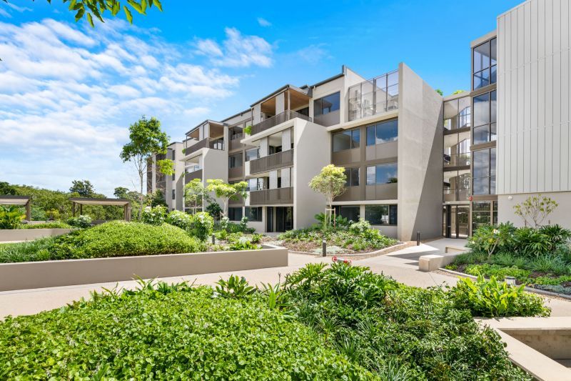 Last Remaining Somerset Penthouse - Spectacular Golf Course Views