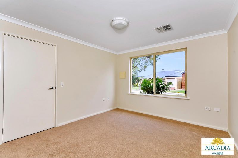 ARCADIA WATERS MANDURAH - ENJOY RETIREMENT WITH THIS 2 BED 2 BATH HOME