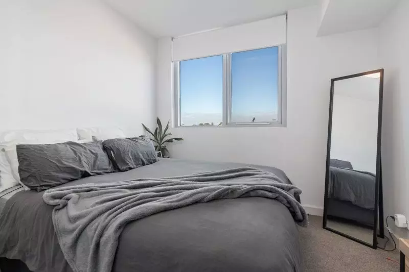 Stunning Views and Urban Lifestyle!!