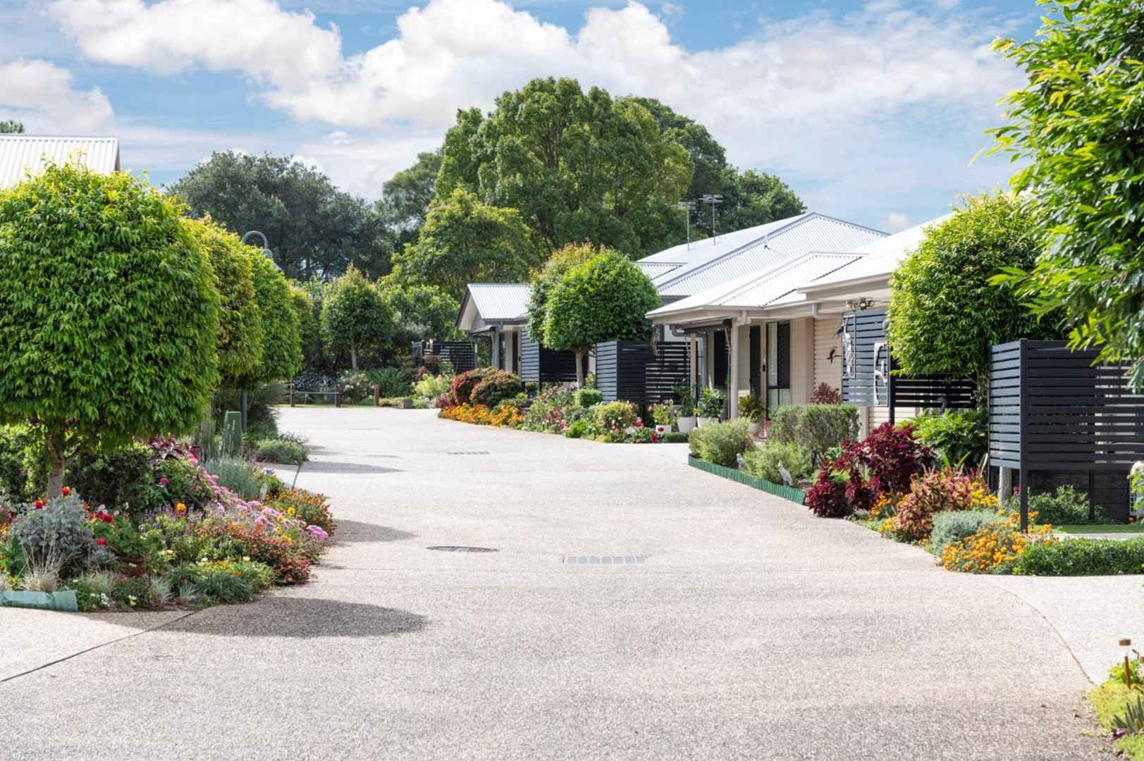 2 Bed + 1 Bath + Powder Room 'Waratah' Villa 