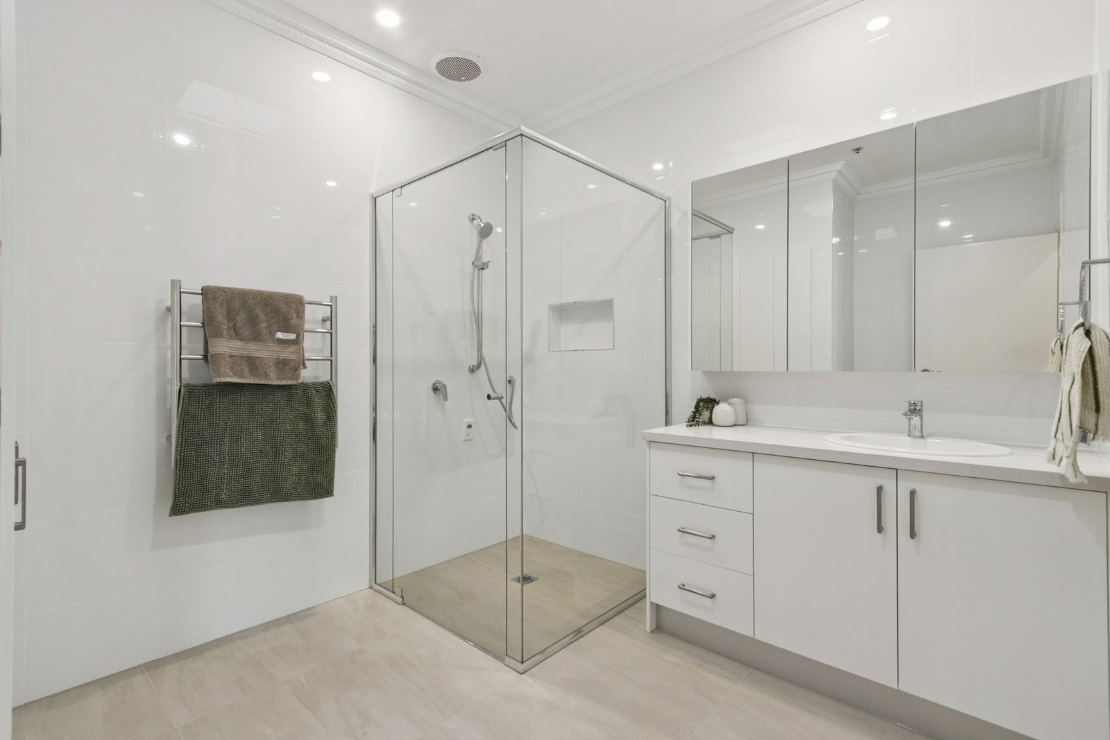 Bright Ground Floor Apartment