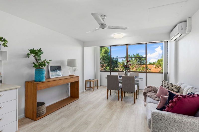 Charming one-bedroom apartment with lush green outlook