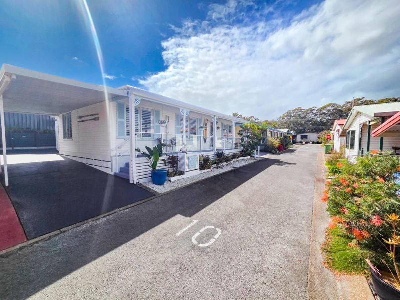 Refined Coastal Living