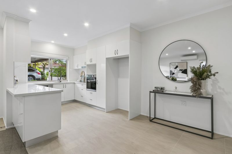 Beautifully refurbished 2-bed plus study villa