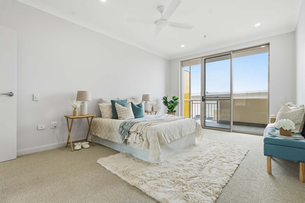 Spacious sunlit 2 Bedroom Unit With 2 Balconies