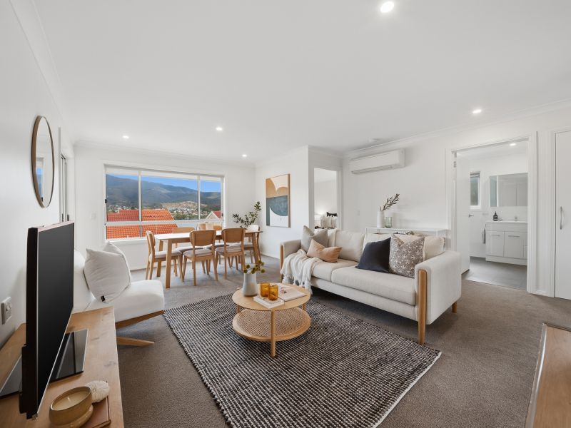 Westerly Facing Villa With Attached Garage