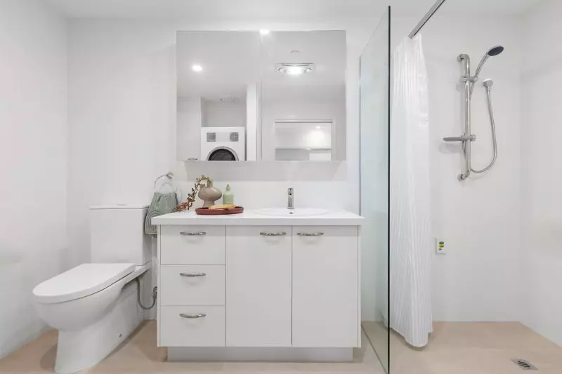 Delightful east-facing, spacious ground-floor one-bedroom apartment