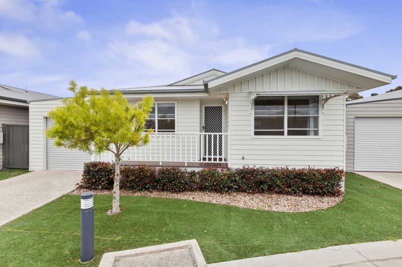 Immaculate Home with Spacious Entertaining Deck!