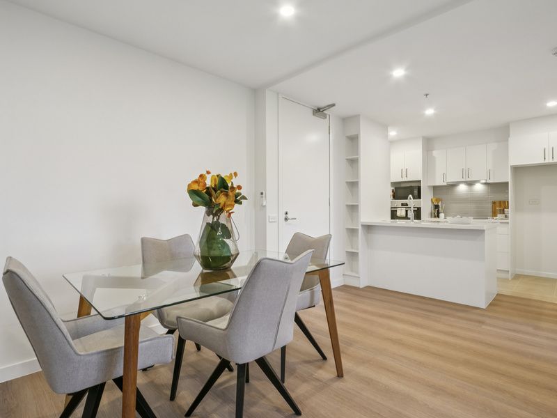 Brighton Bayside Apartment - Fully Refurbished