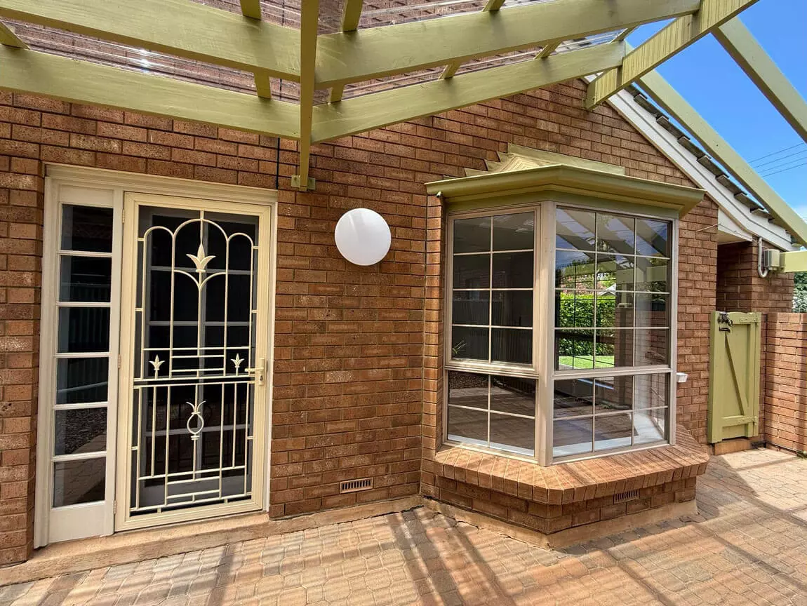 Fully refurbished 2-bedroom unit available now in Walkerville!