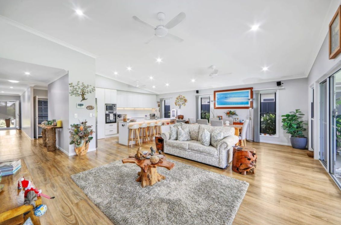 Entertainers Delight with Golf Course Views!