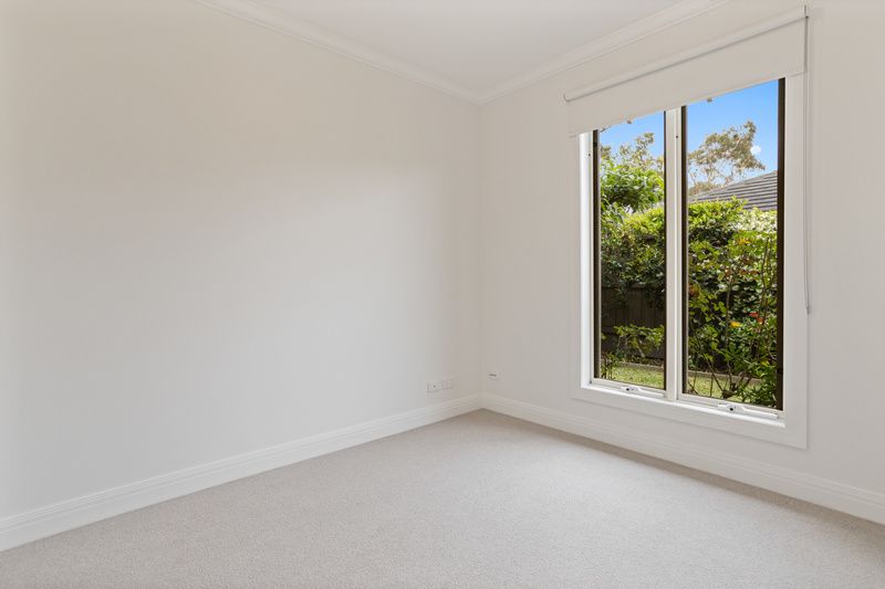 Airy, Light-Filled Villa with Private Courtyard