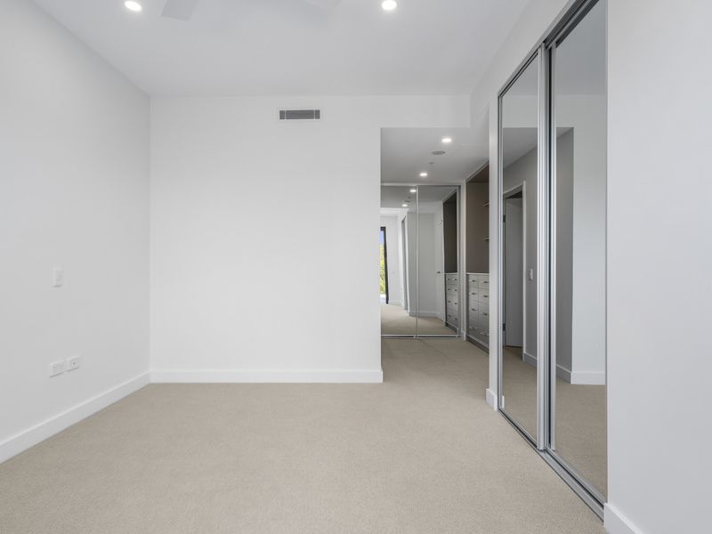 Luxury 'Falcon Design' with Spectacular Bushland Views