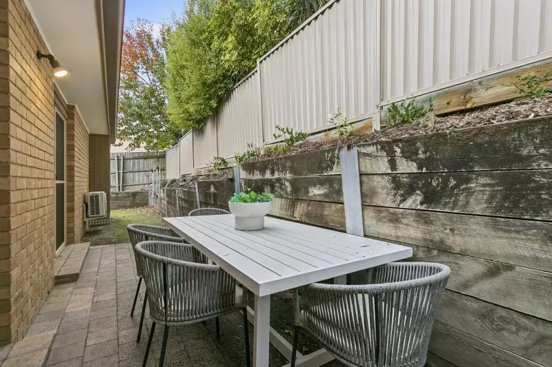 Beautifully refurbished 2-bed plus study villa