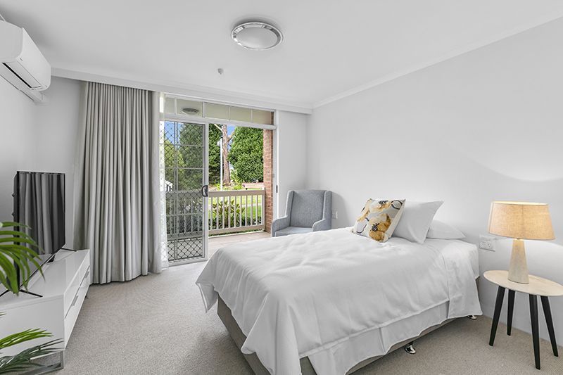 Beautifully refurbished one bedroom serviced apartment with sunny balcony.