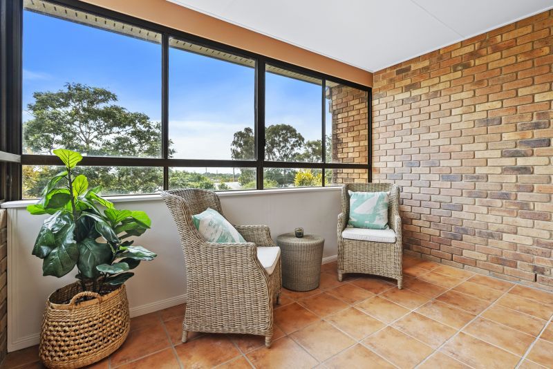 Spacious one-bedroom apartment with views