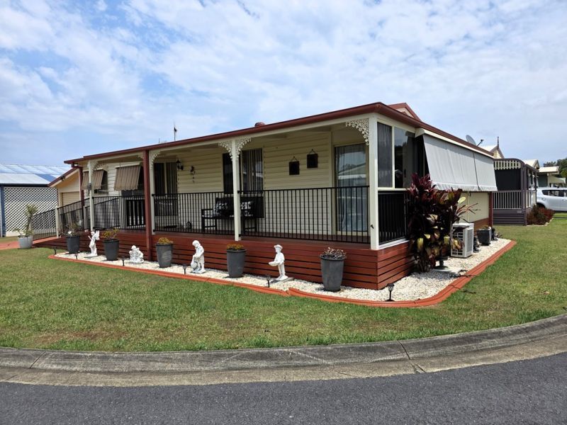 Corner Gem: Sunny 2-Bed Home