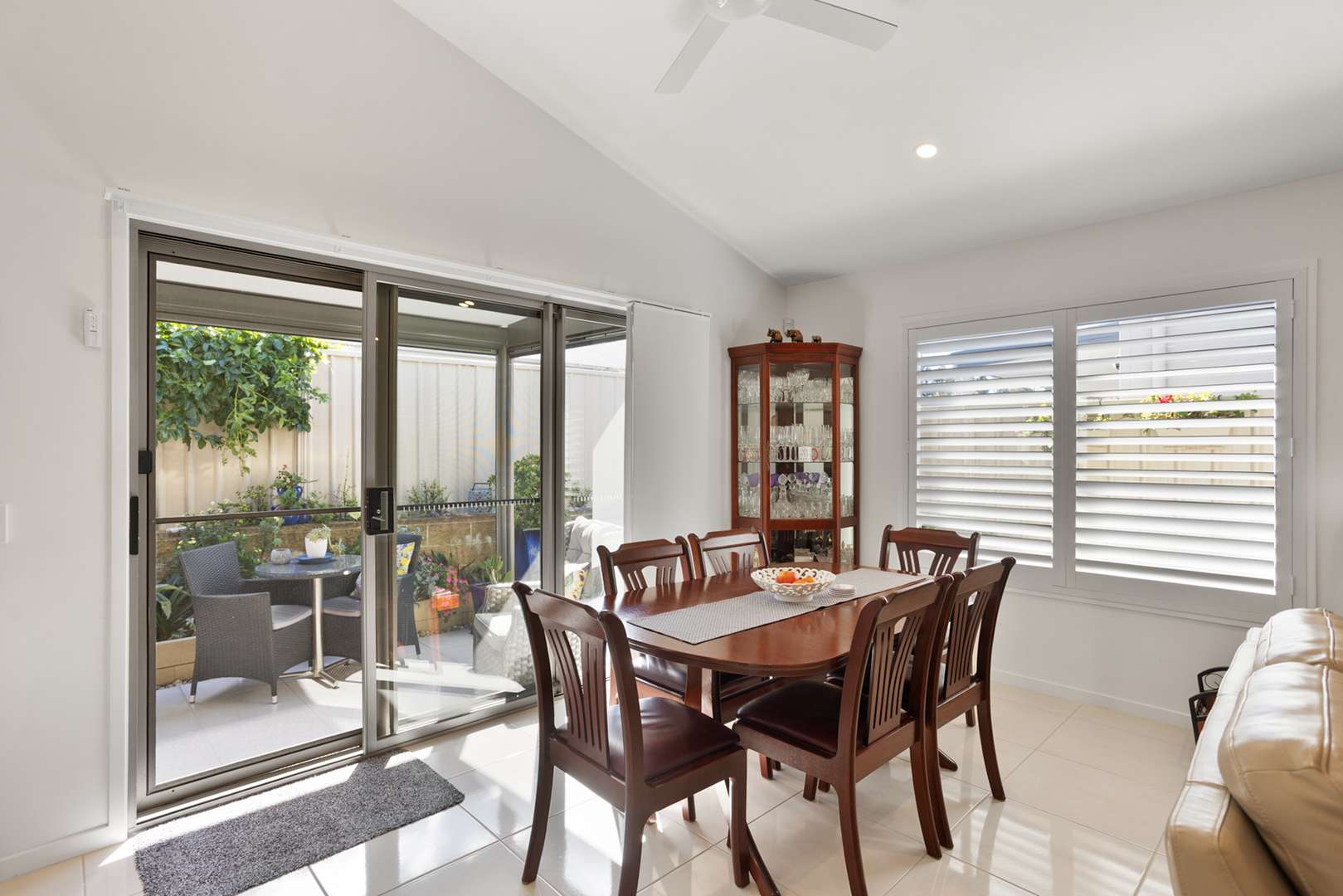 Palm Lake Fern Bay- Modern home in immaculate condition