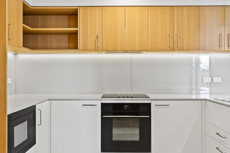 Corner north-facing apartment with spectacular Broadbeach Skyline views