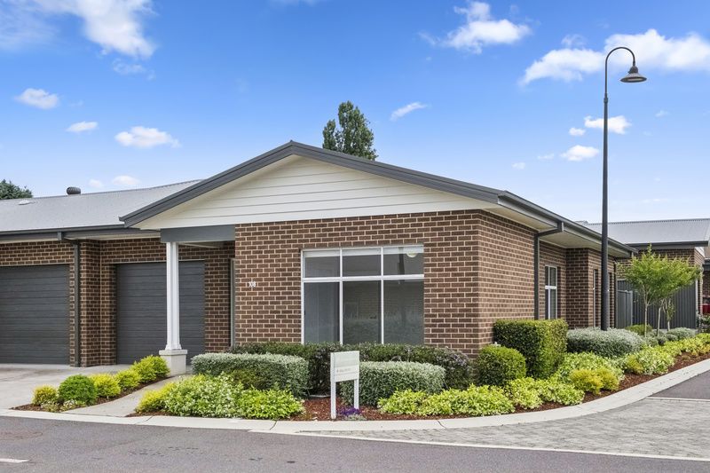 Corner Villa with North-Facing Garden and Fresh Updates