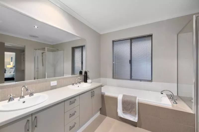 Spacious Riverside Family Retreat!