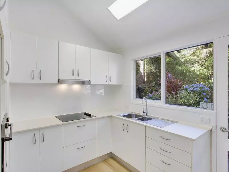 Sunlit villa – ground-floor, light-filled living