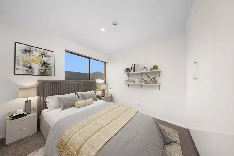 Two-bedroom apartment with water glimpses of Derwent river
